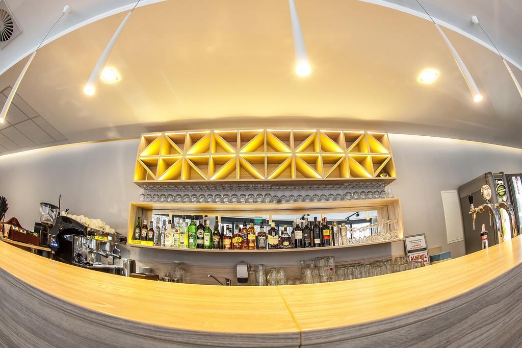 Restauracja Park Szwajcaria Hotel Gliwice Ngoại thất bức ảnh